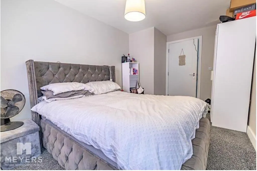 2 Bedroom Spacious Apartment Sleeps 5-1